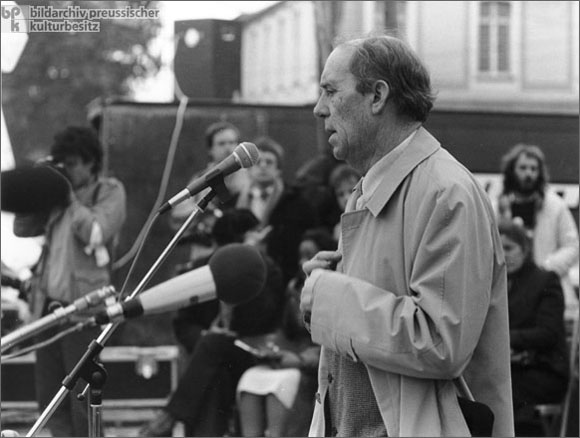 Heinrich Böll at a Peace Demonstration in Bonn (October 10, 1981)